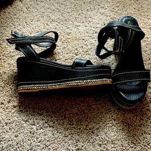 Black platform sandal